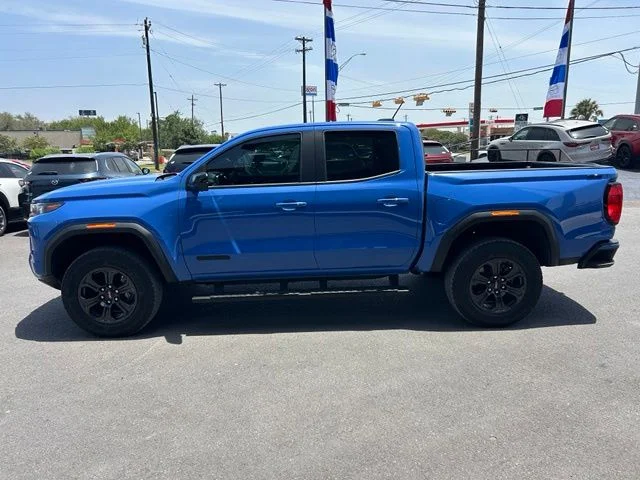 Used 2025  GMC Elevation image 4