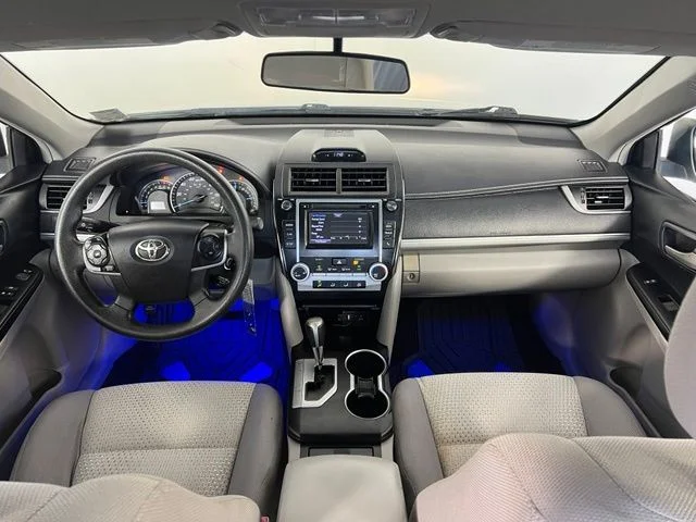 Used 2014 White Toyota LE image 28