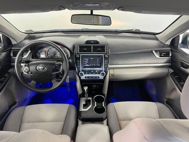 Used 2014 White Toyota LE image 28
