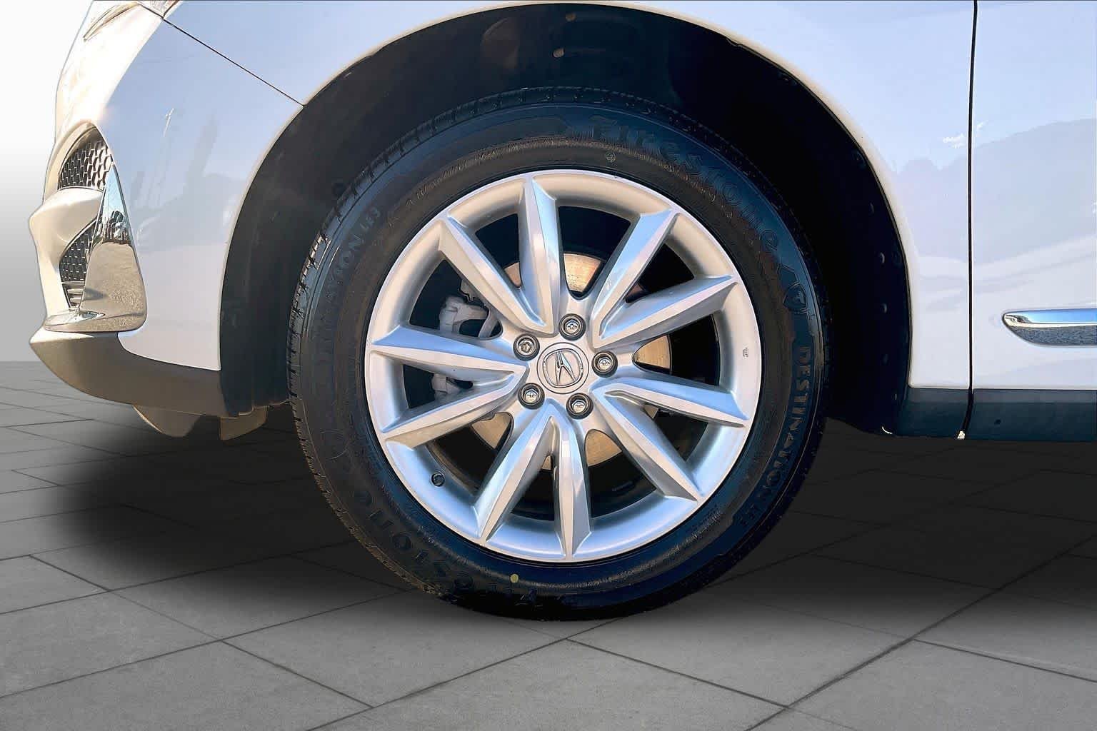 Certified Used 2019 White Diamond Pearl Acura SH-AWD image 11