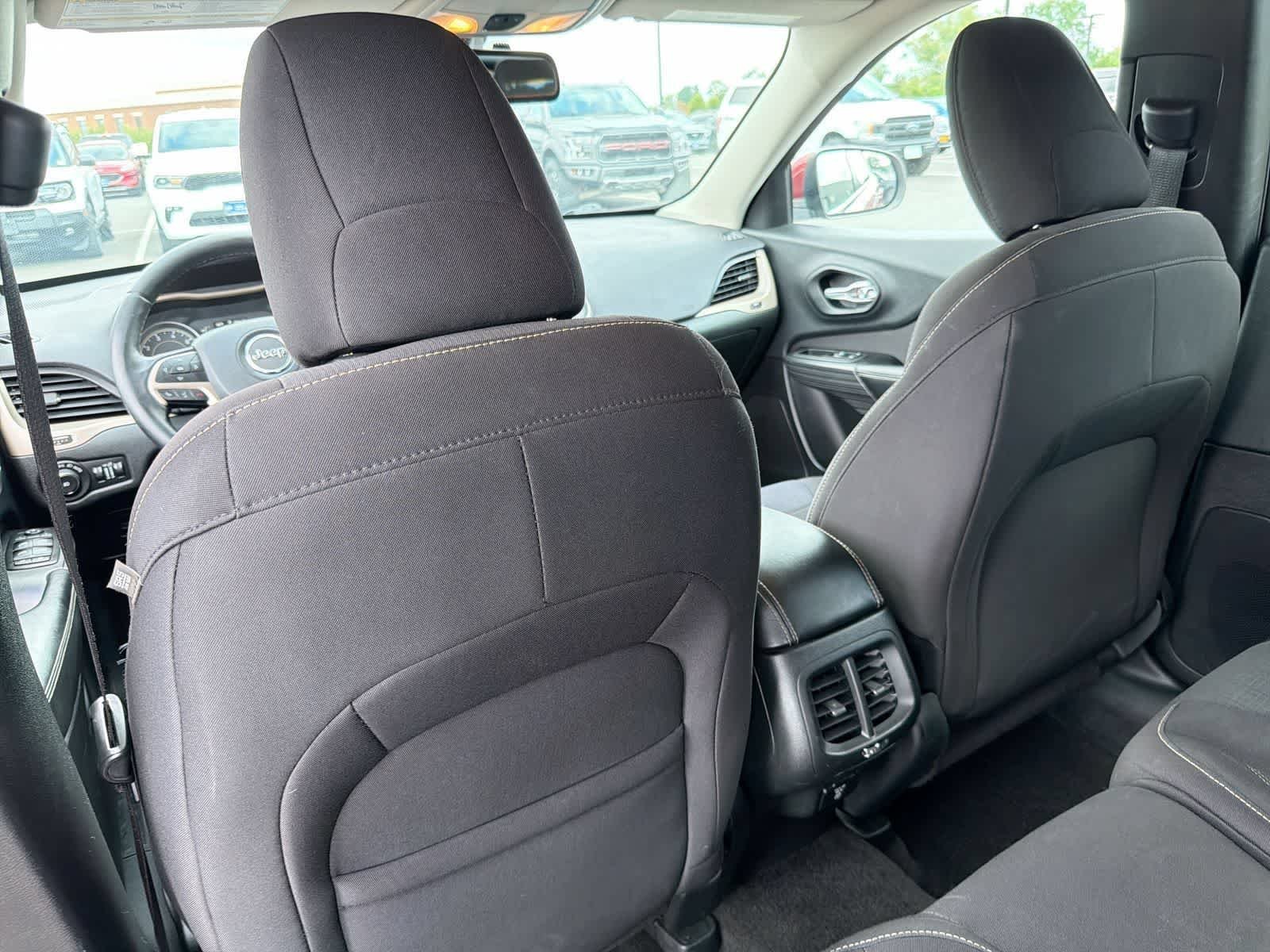 Used 2015 Deep Cherry Red Crystal Pearlcoat Jeep Latitude image 19