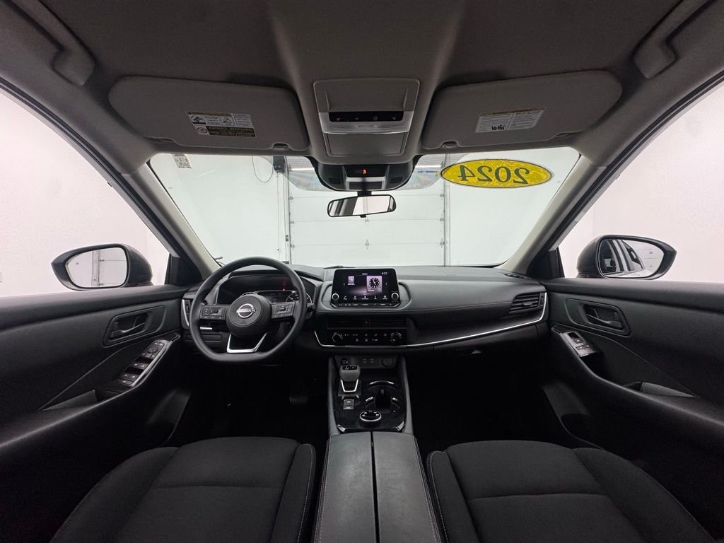 Used 2024 Glacier White Nissan S image 3