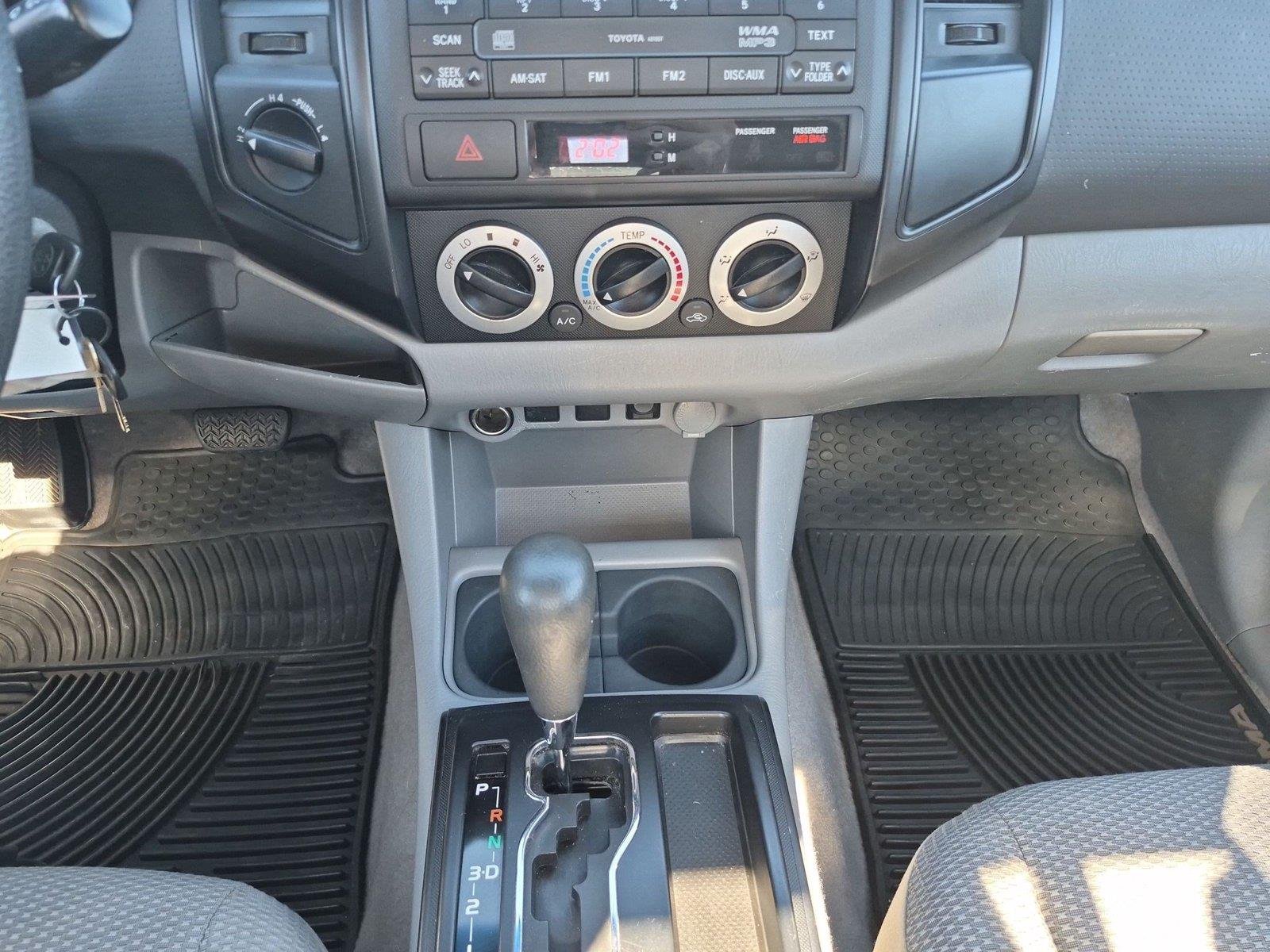 Used 2011  TOYOTA REGCAB image 23