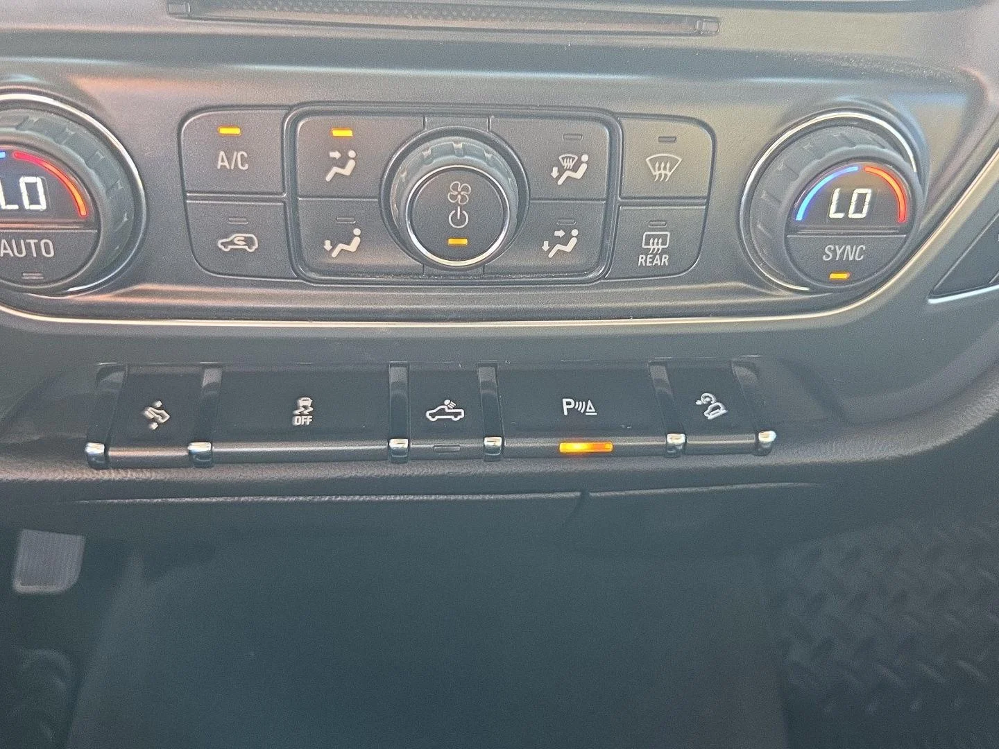 Used 2015 SUMMIT WHITE Chevrolet LT image 21