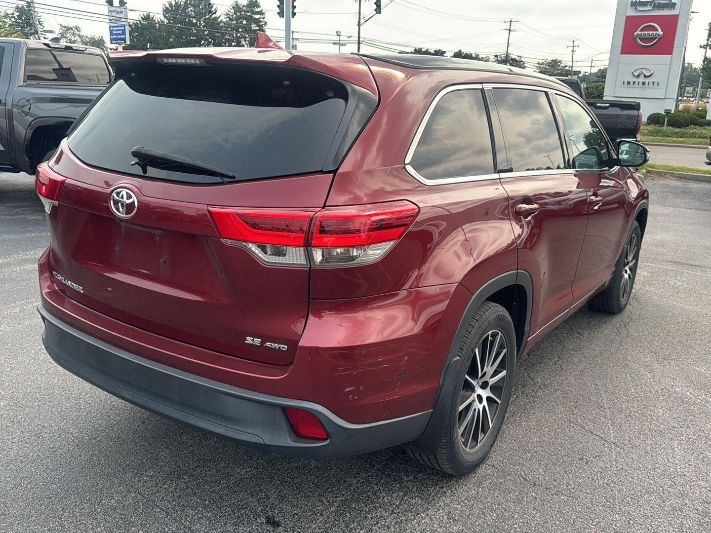 Used 2017 Salsa Red Pearl Toyota SE image 6