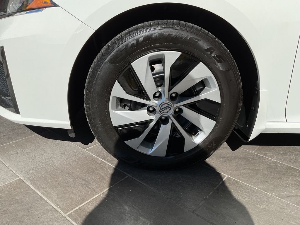 Used 2024 White Nissan 2.5 S image 4