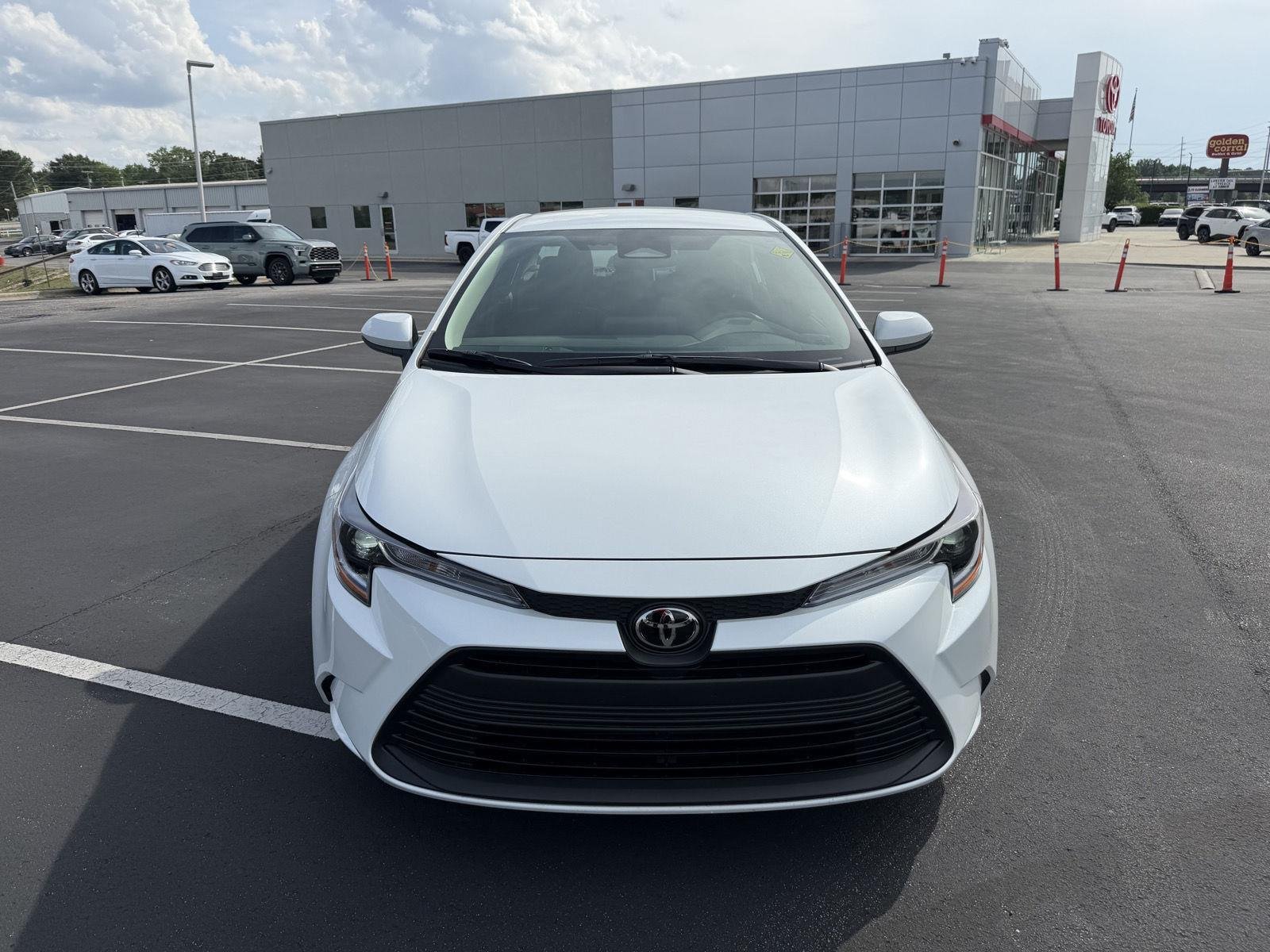 Used 2026 Wind Chill Pearl Toyota LE image 2