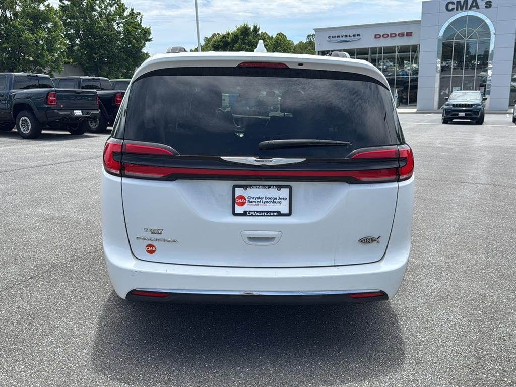 Used 2022 Bright White Clearcoat Chrysler Touring L image 4