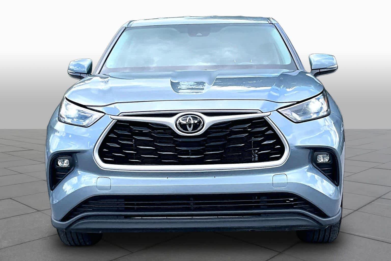Used 2023 Moon Dust Toyota LE image 4