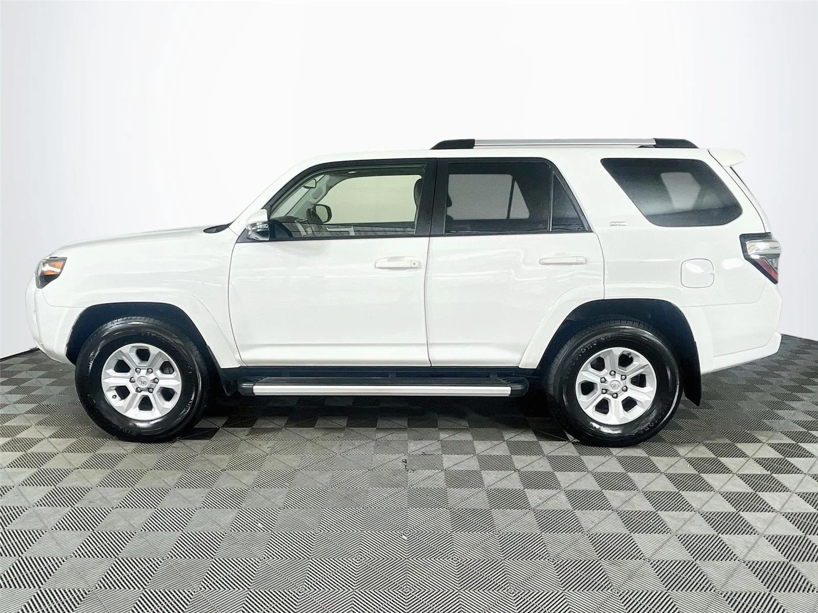 Used 2023 Ice Cap Toyota SR5 Premium image 4