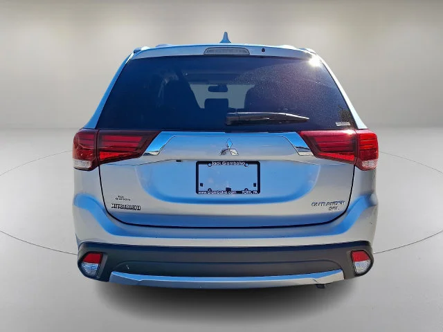 Used 2017 Silver Mitsubishi SEL image 5