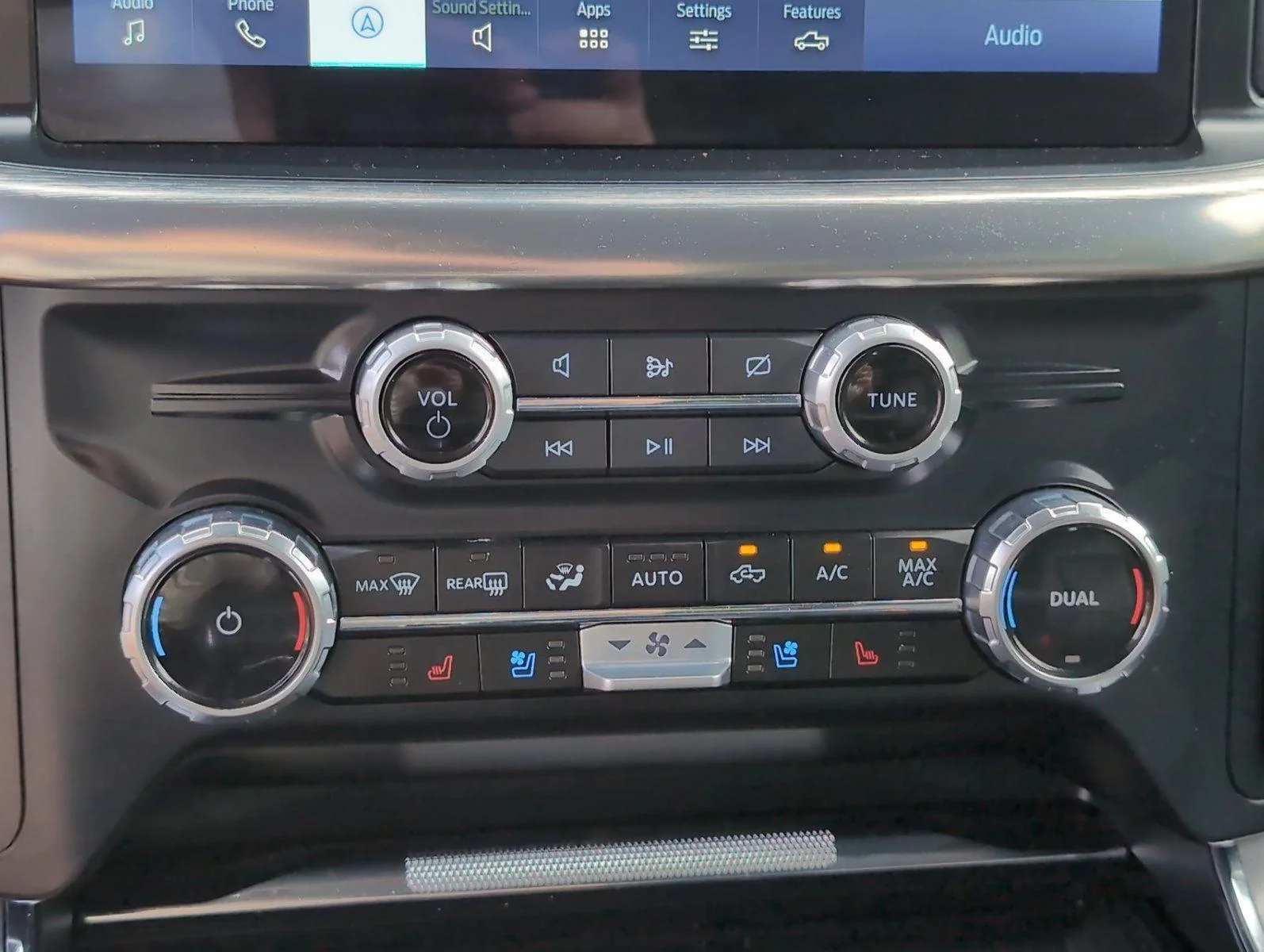Used 2023 Iconic Silver Ford LARIAT image 24