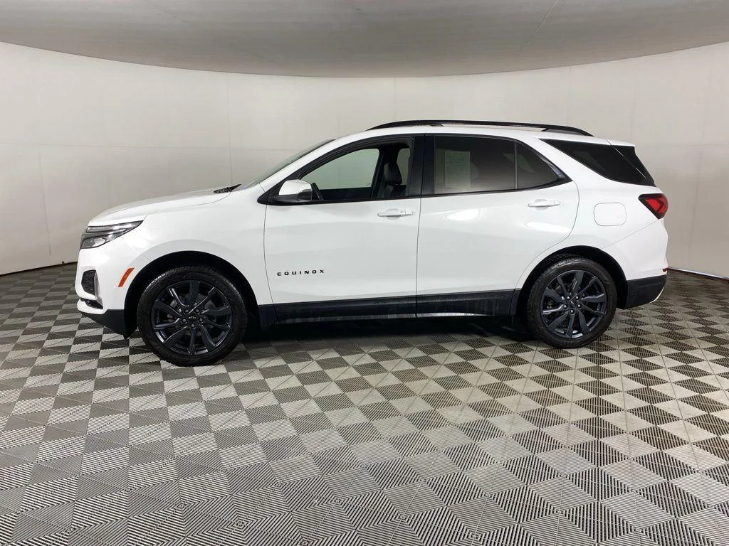 Used 2022 Summit White Chevrolet RS image 4