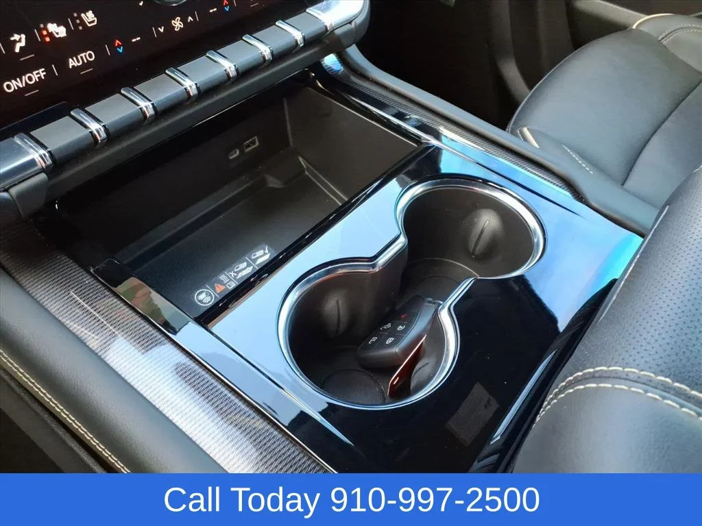 Used 2025 Onyx Black GMC Elevation image 26