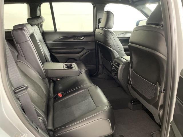 New 2025 Silver Zynith Exterior Paint Jeep Altitude X image 43