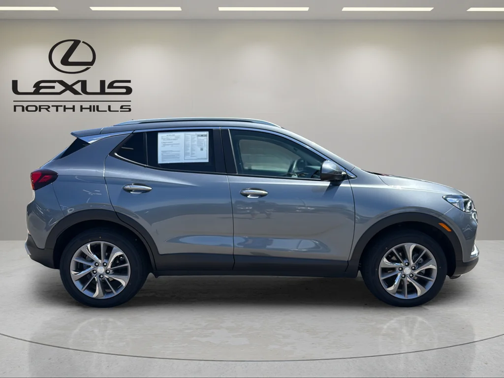 Used 2021  Buick Select image 5