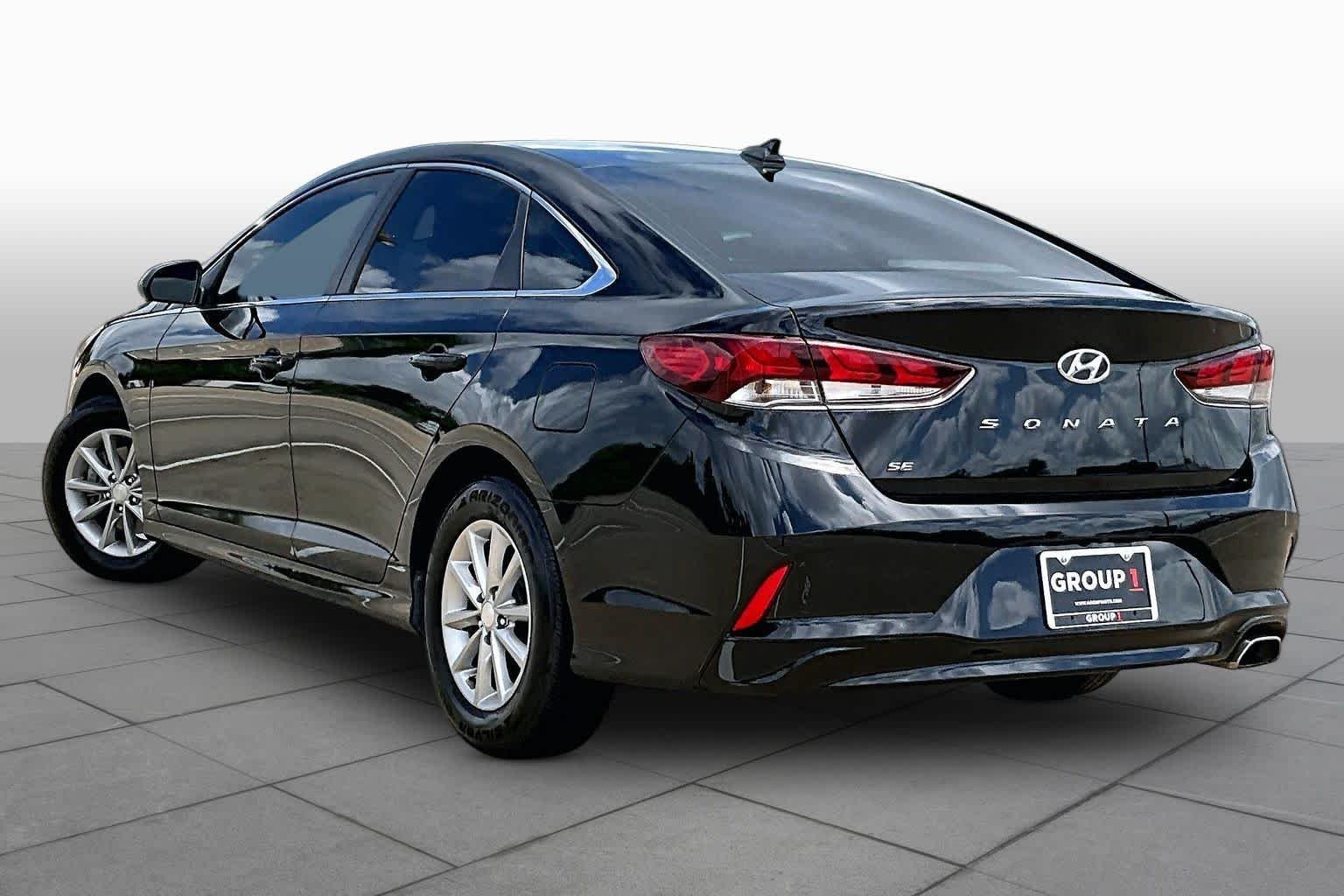 Used 2019 Phantom Black Hyundai SE image 10