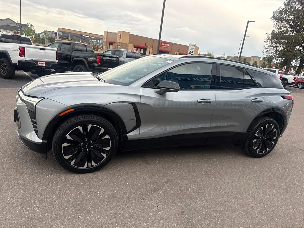 Used 2025 Chevrolet Blazer EV RS with VIN 3GNKDJRJ7SS110352 for sale in Lakewood, CO
