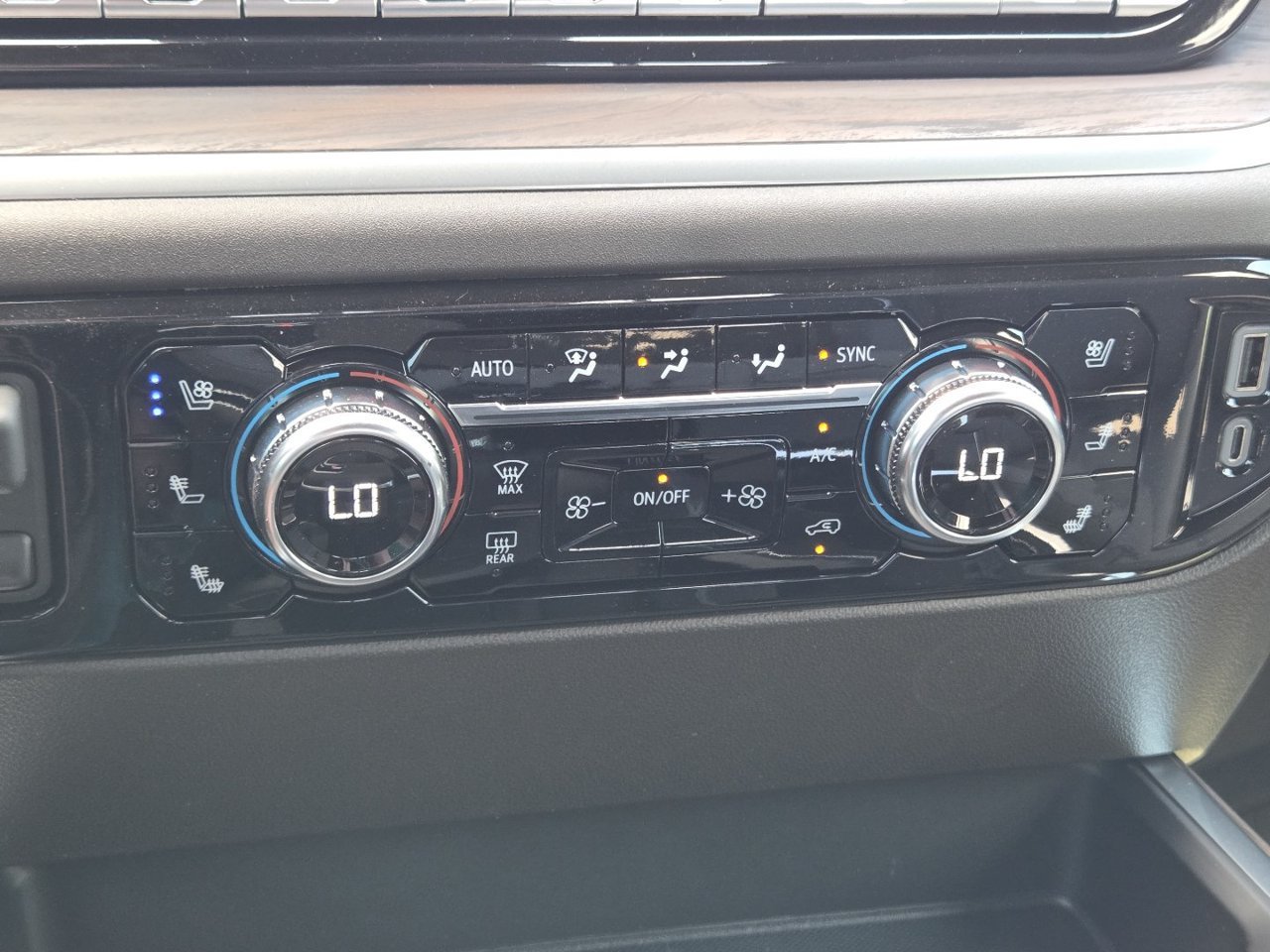 2026 GMC Sierra 1500 SLT - Photo 32