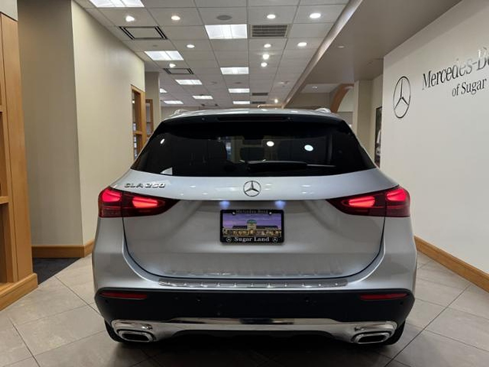 Used 2025 Cirrus Silver Metallic Mercedes-Benz 4MATIC® image 4