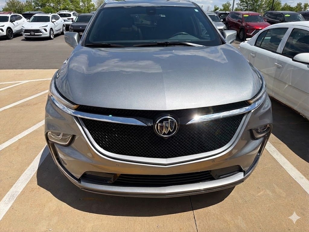 2024 Buick Enclave Essence AWD's photo