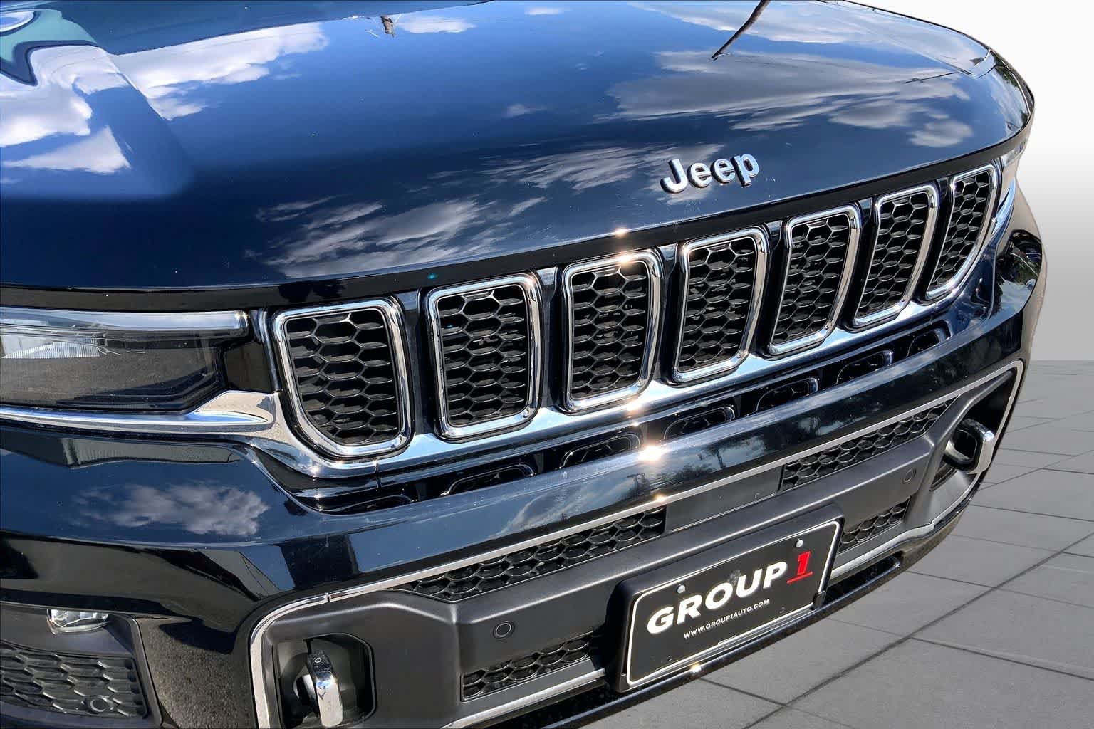 Used 2021 Diamond Black Crystal Pearlcoat Jeep Overland image 59