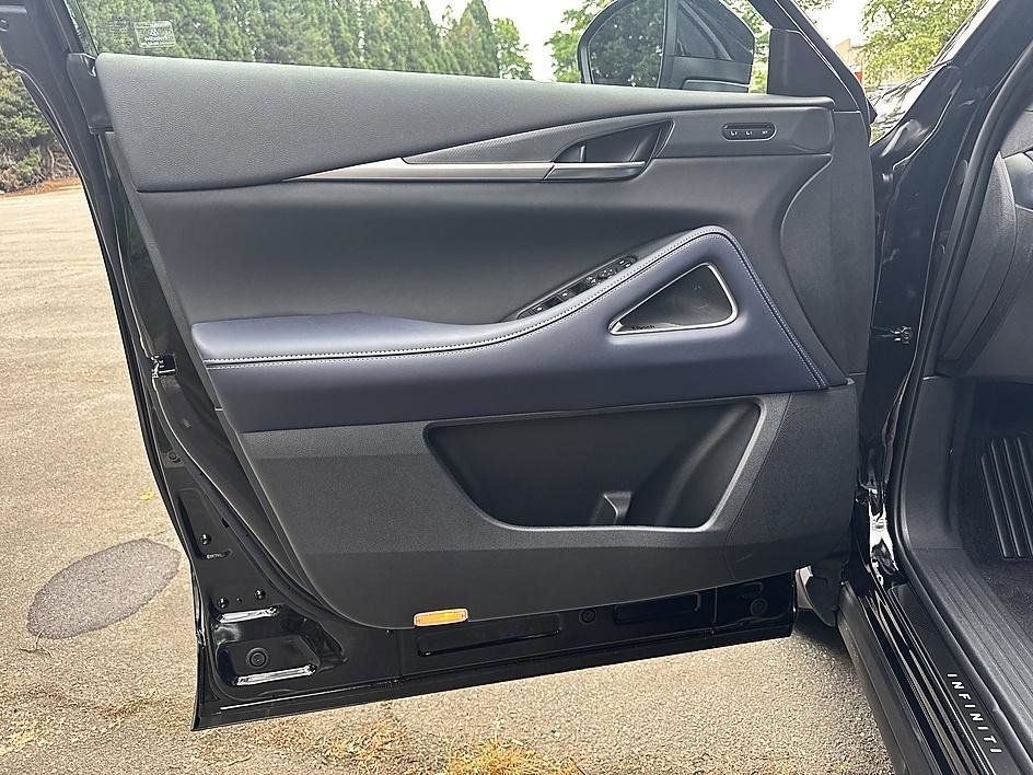 New 2027 Mineral Black INFINITI SPORT image 9