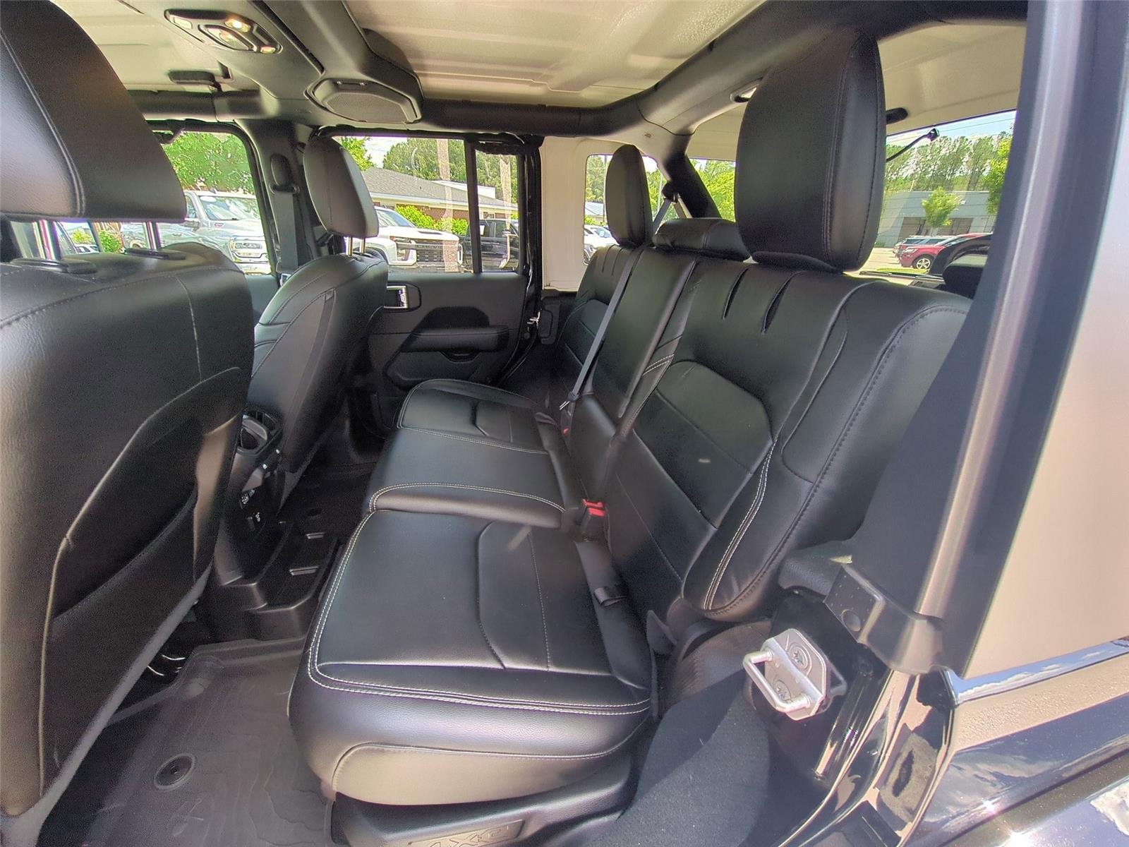Used 2022 Black Clearcoat Jeep Unlimited Sahara image 32