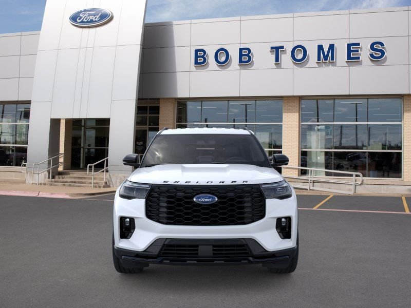 New 2026 Star White Metallic Tri-Coat Ford ST-Line image 7