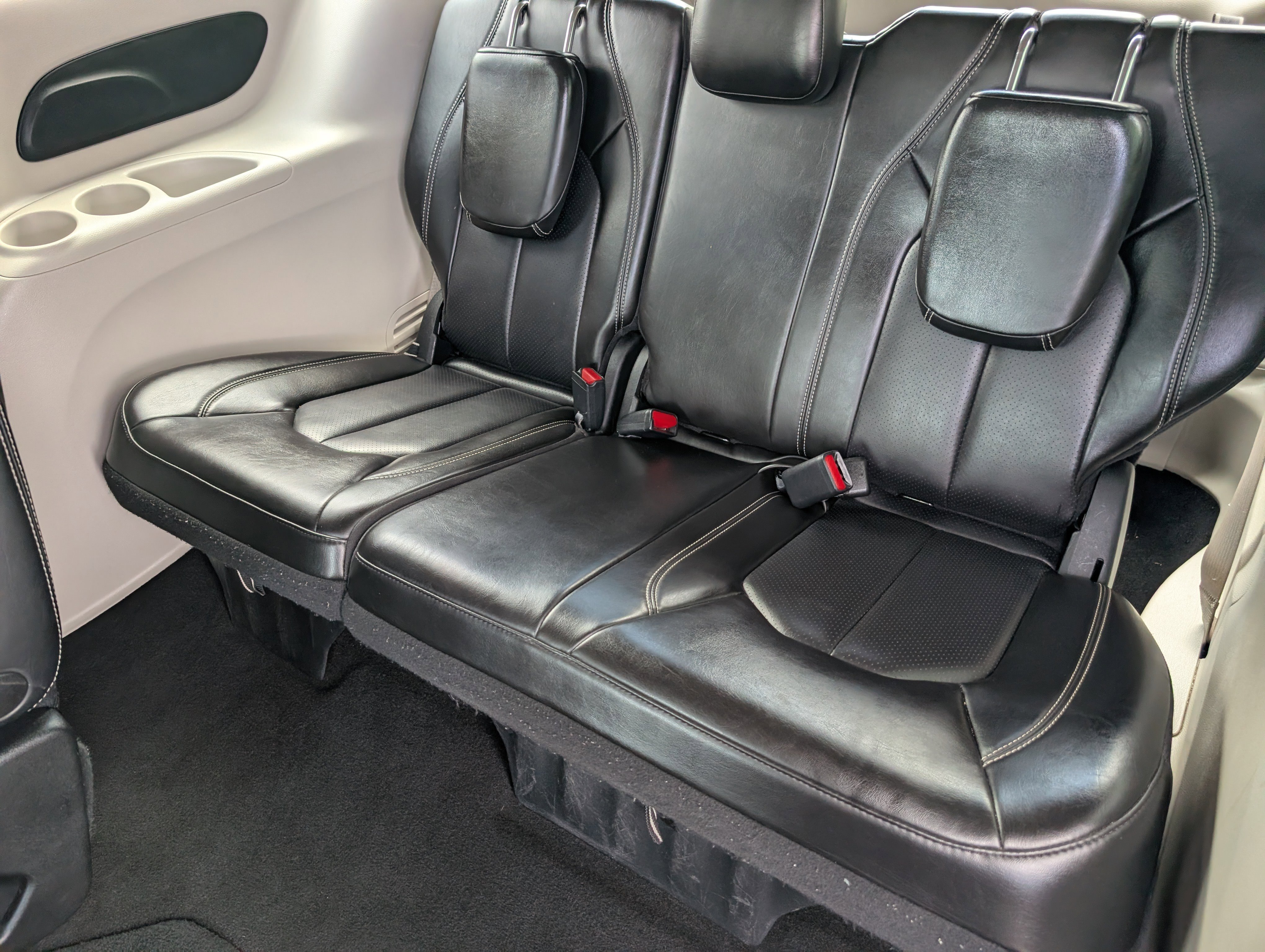 Used 2023 Silver Mist Clearcoat Chrysler Touring L image 11