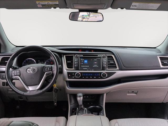 Certified Used 2019 ALUMINA JADE METAL Toyota  image 6