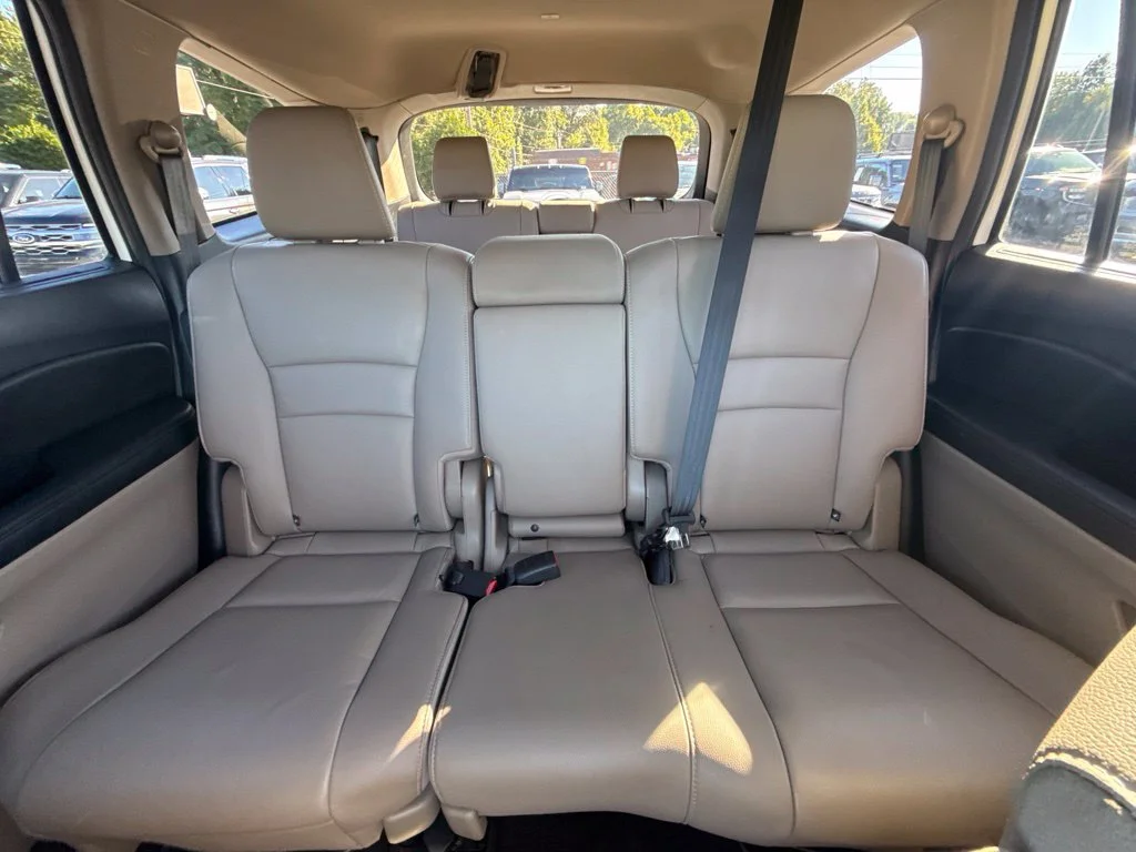 Used 2017  Honda Touring image 11