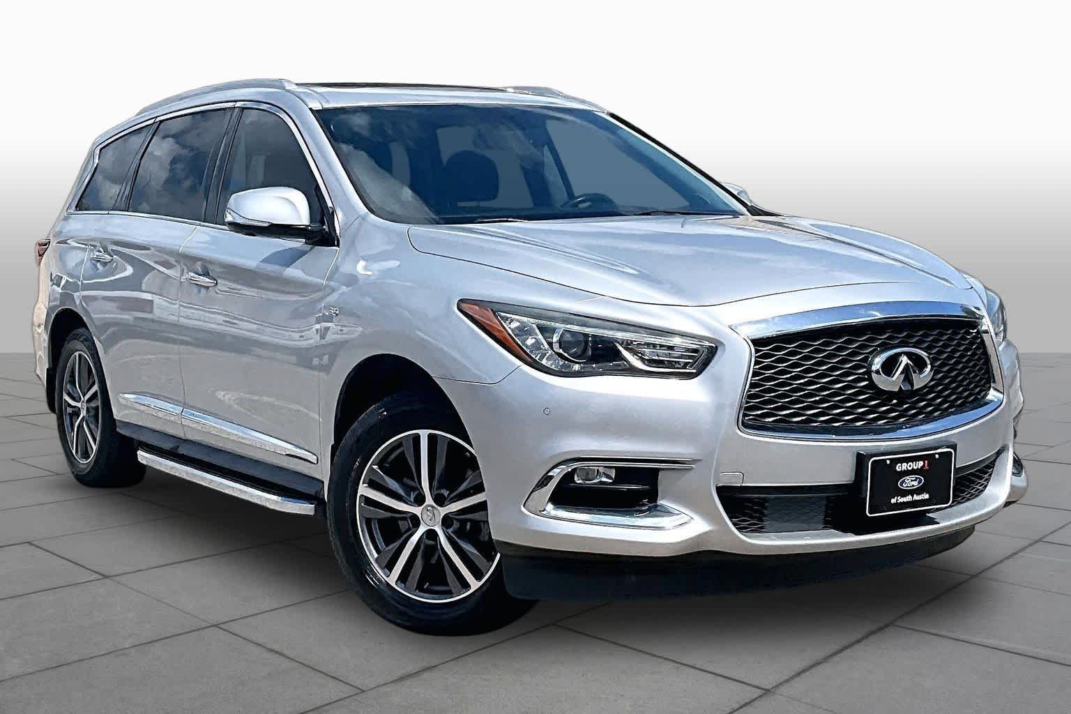 Used 2017 Liquid Platinum INFINITI  image 3