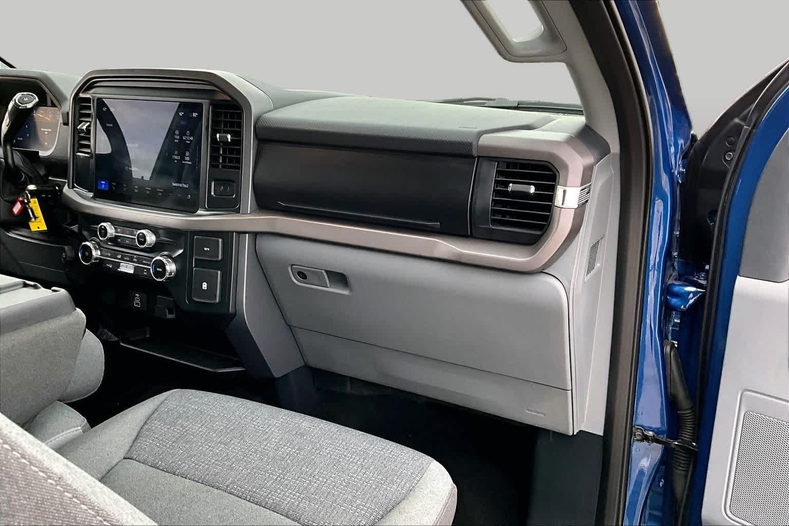Used 2025 Atlas Blue Metallic Ford XLT image 19