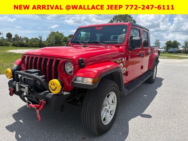Used 2020 Red Jeep Sport image 3