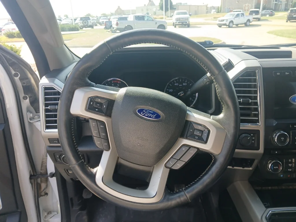 Used 2017 Oxford White Ford Lariat image 9