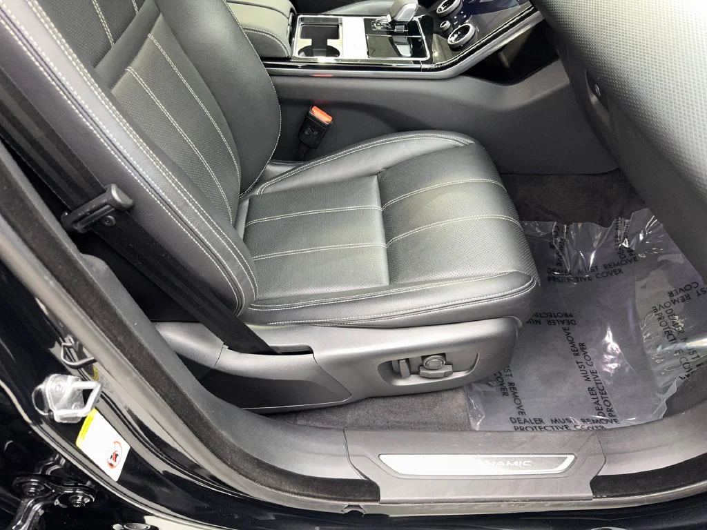 Used 2023 Black Land Rover R-Dynamic S image 46