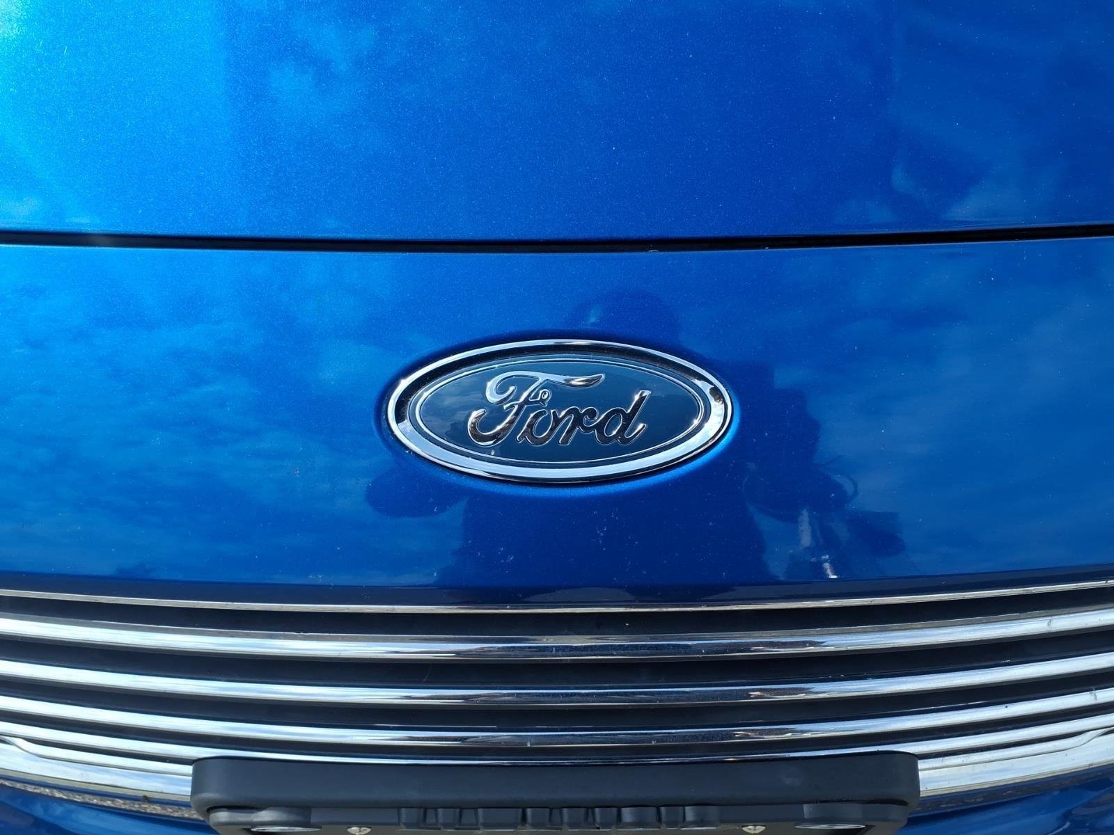 Used 2019 Lightning Blue Ford SE image 12
