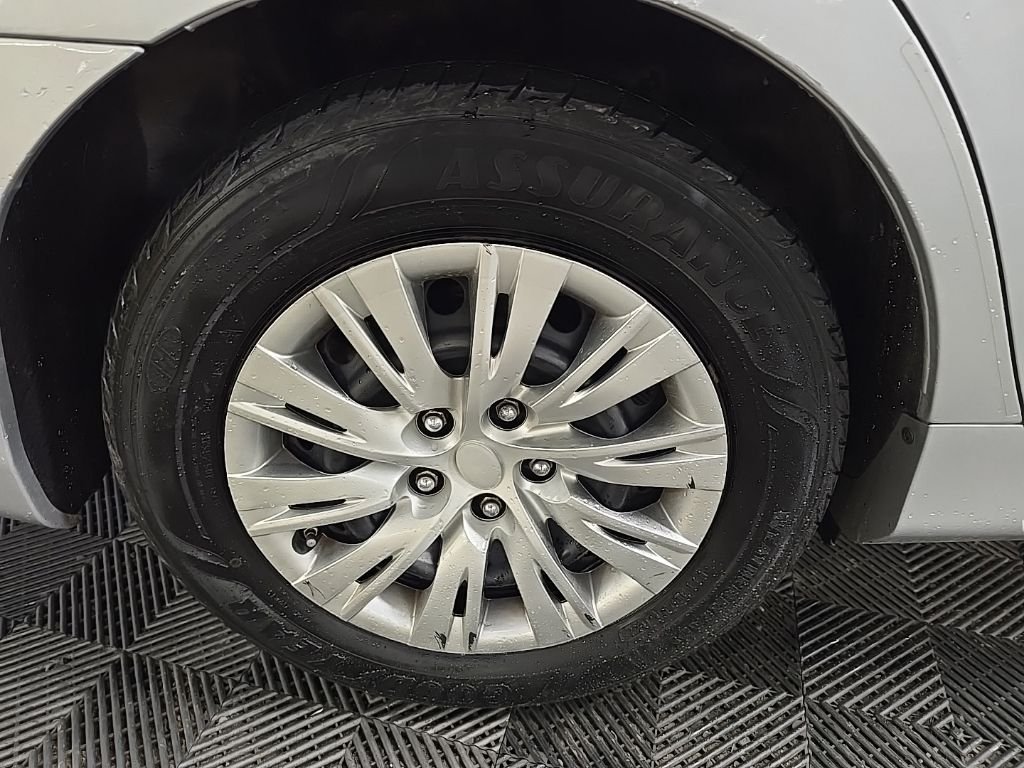 Used 2014 Silver Toyota LE image 16