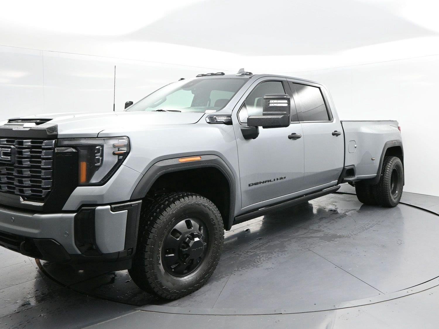 Used 2025 Sterling Metallic GMC Denali Ultimate DRW image 3