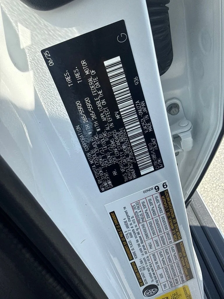 Used 2025 White Lexus 550 Premium+ image 26