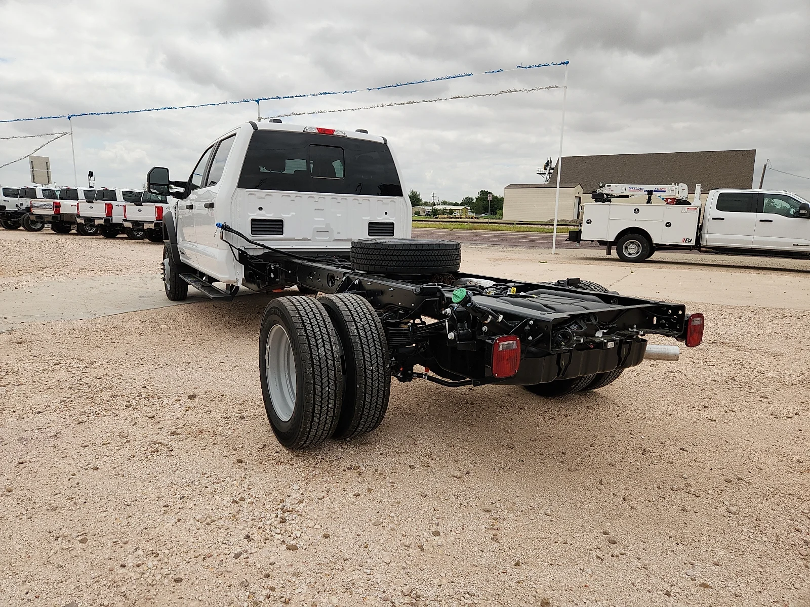 New 2026 Oxford White Ford XL image 5