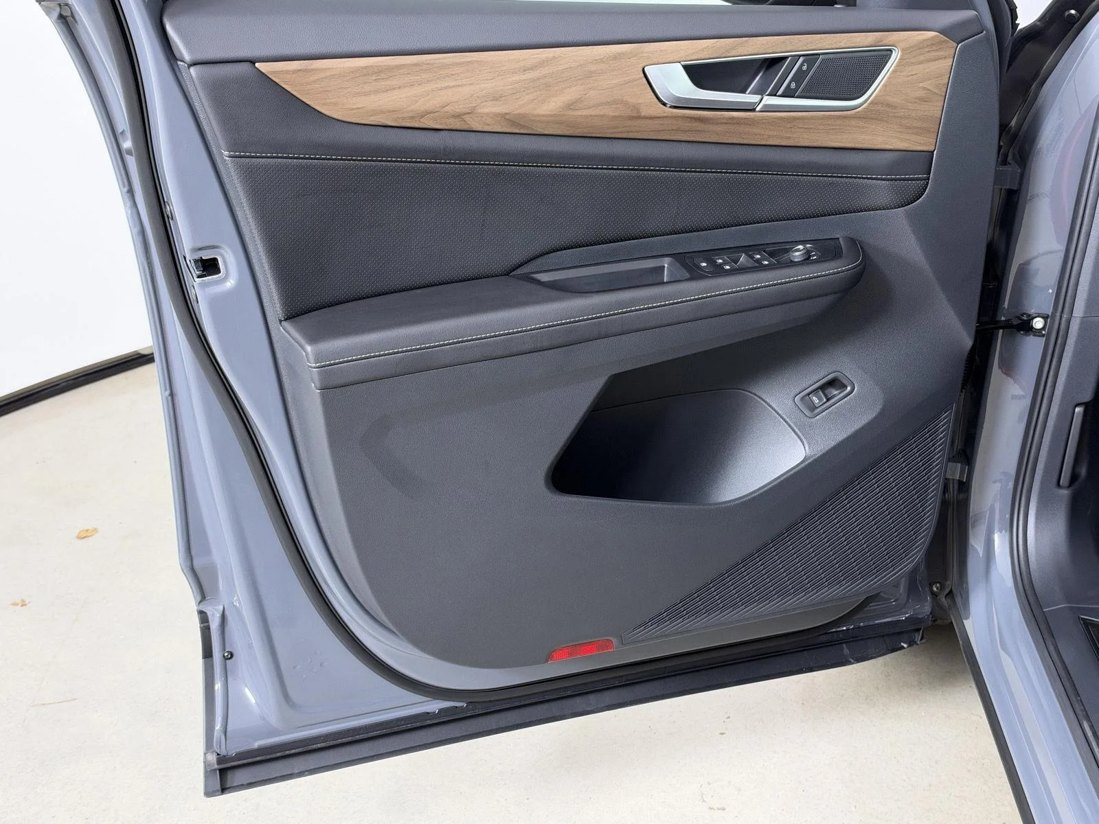 New 2026 Pure Gray Volkswagen 2.0T SE w/Technology image 10