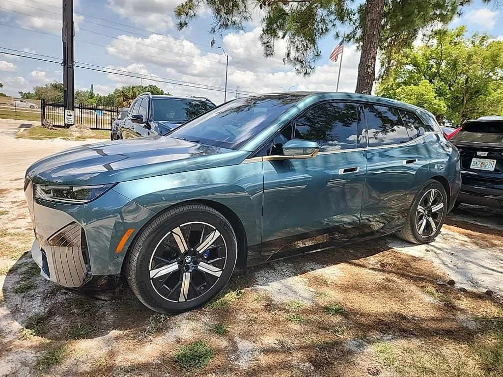 2023 BMW iX M60's photo
