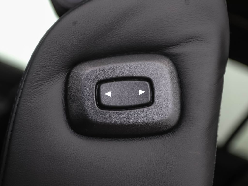 Used 2026 Black Sapphire Metallic BMW M60i image 26