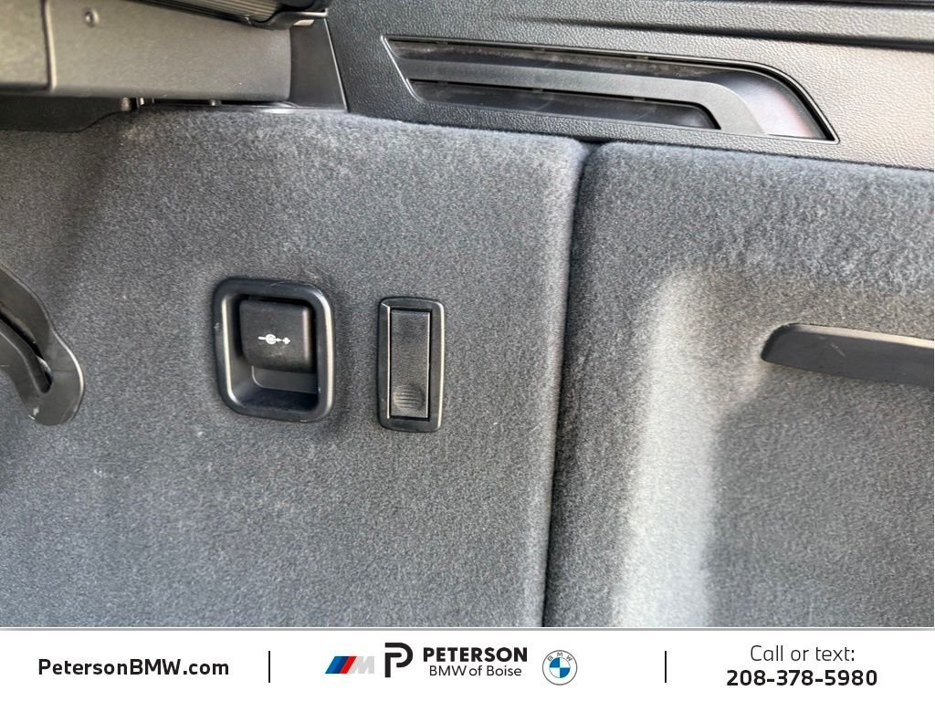 Used 2024 Skyscraper Grey Metallic BMW xDrive30i image 10