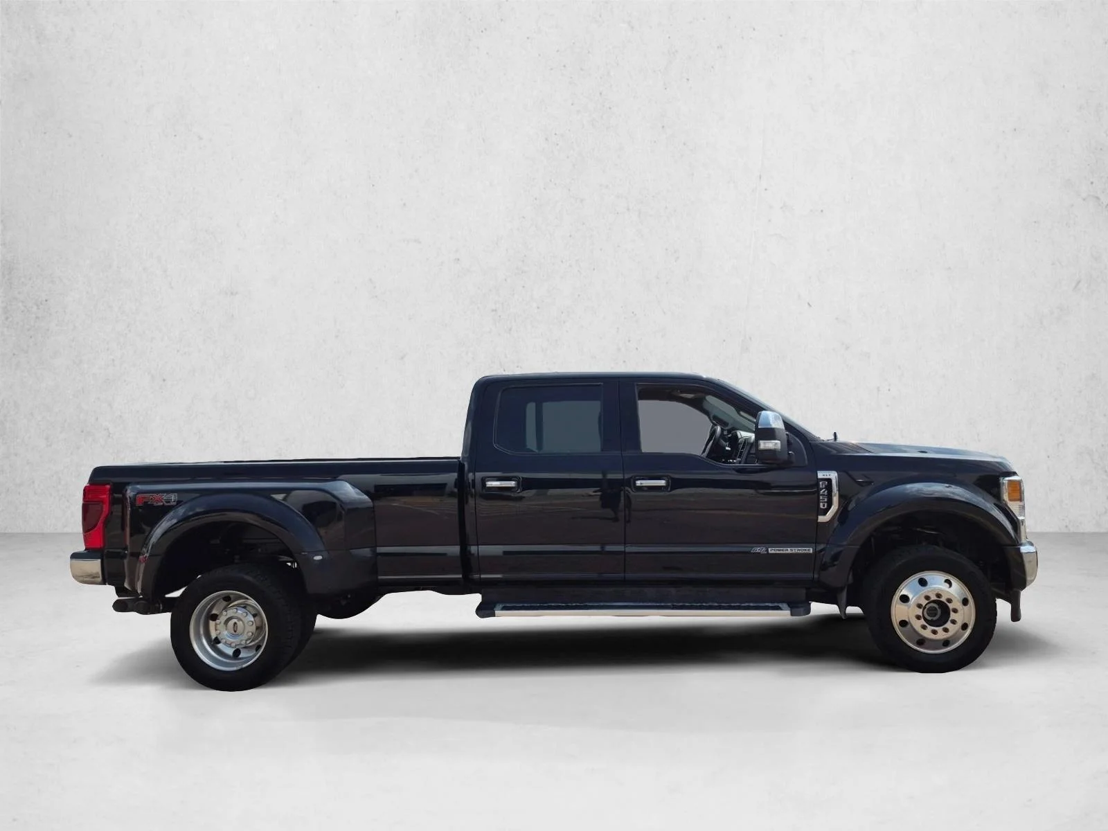 Certified Used 2022 Agate Black Metallic Ford XLT image 4