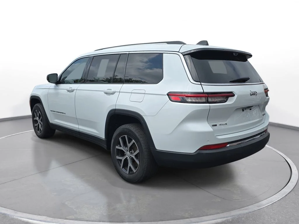 Used 2023 White Jeep Limited image 7
