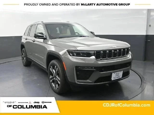 New 2027 Sting-Gray Clear-Coat Paint Jeep Limited image 1