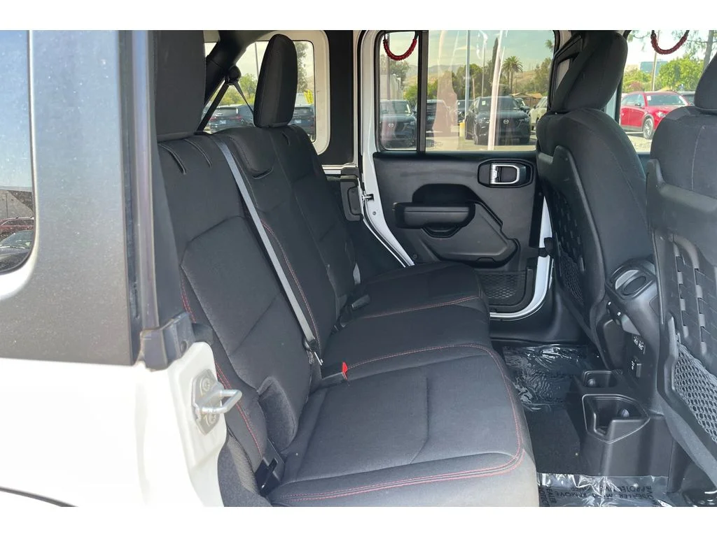 Used 2022 Bright White Clearcoat Jeep Unlimited Rubicon image 18